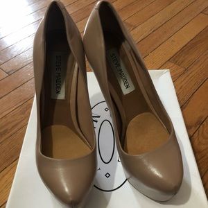 STEVE MADDEN DEJAVU BLUSH LEATHER PUMPS